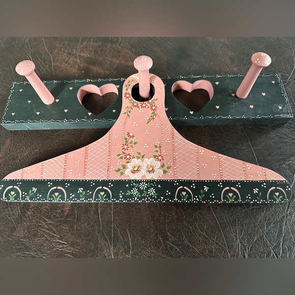 Decorative handmade Wood Peg Plaque with Hanger - Picture 2 of 3